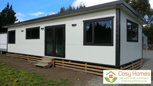 2-bdrm Cosy Home with timber skirting